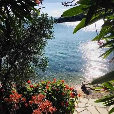 By The Beach, Evia Island Semesterbostad